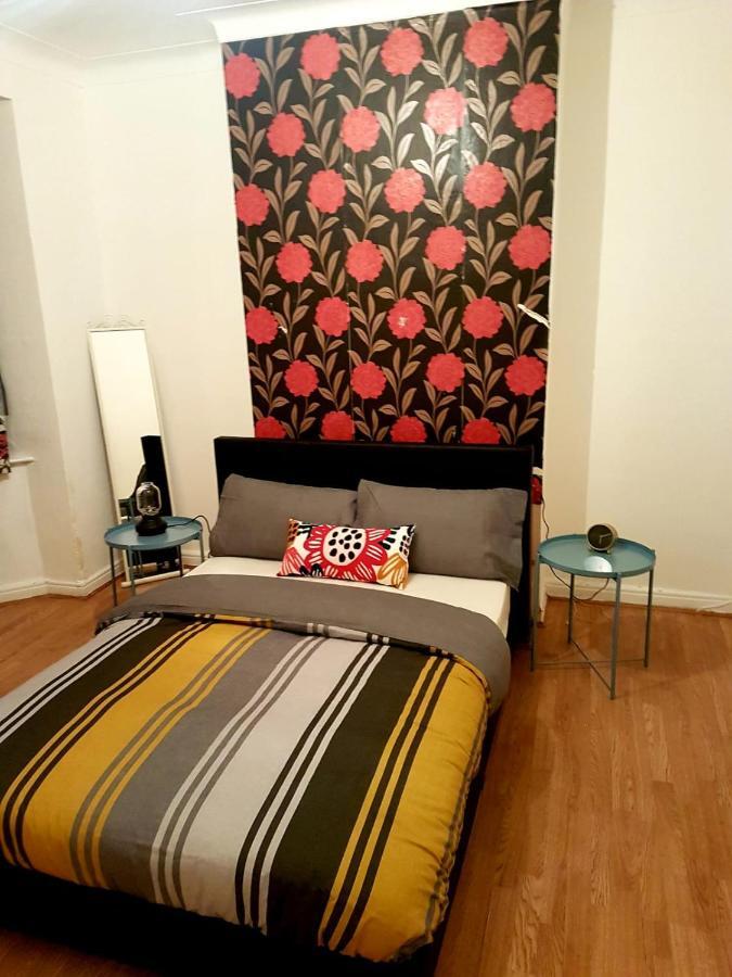 Bed and Breakfast Budget House In Gants Hill Ilford Exterior foto