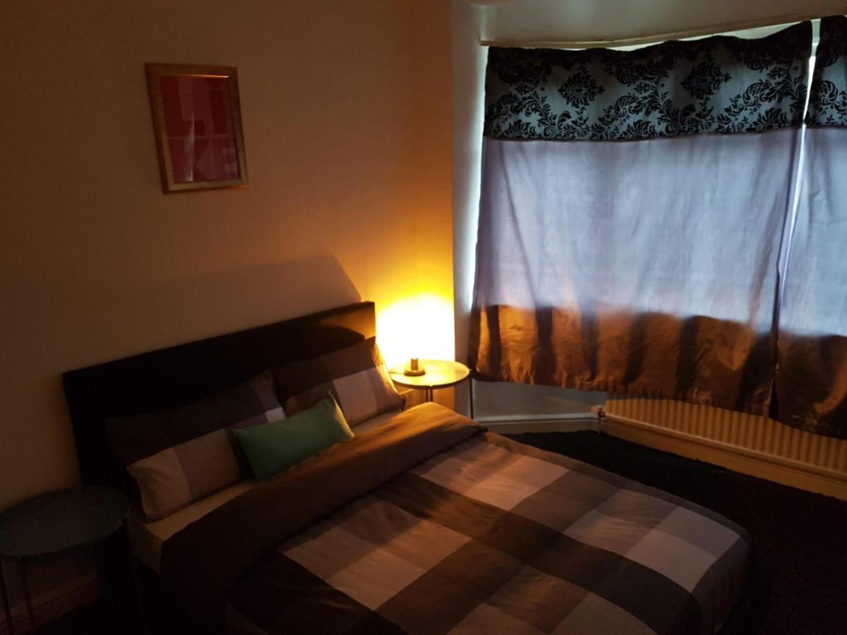 Bed and Breakfast Budget House In Gants Hill Ilford Exterior foto