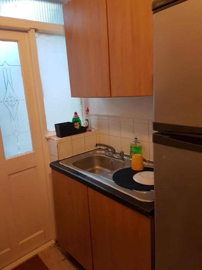 Bed and Breakfast Budget House In Gants Hill Ilford Exterior foto