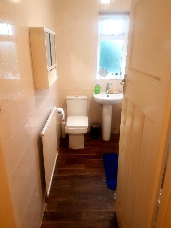 Bed and Breakfast Budget House In Gants Hill Ilford Exterior foto